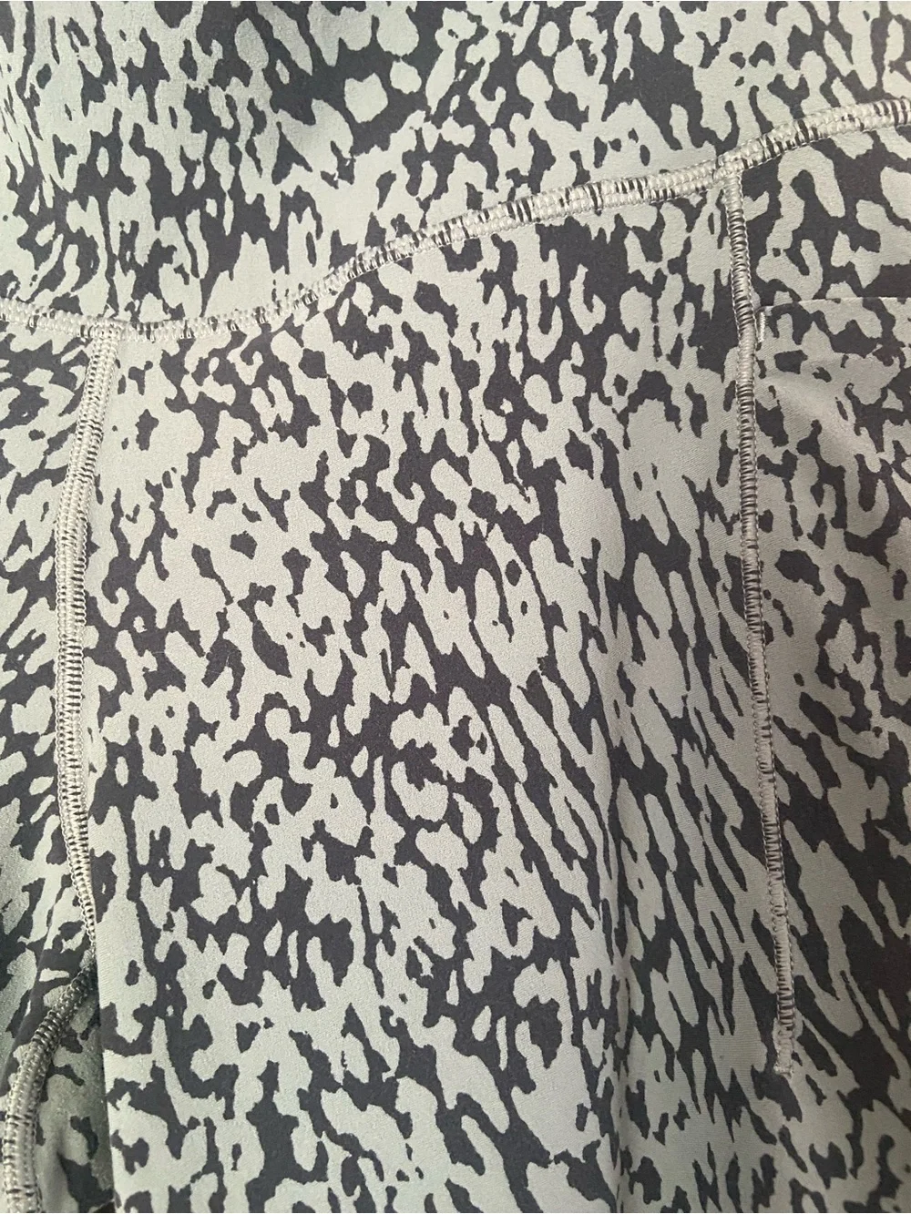Athleta Salutation Stash Pocket II 7/8 Tight Leggings Printed Women’s Sz L